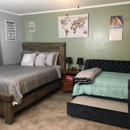 Home Away From Home, Recently Renovated North Troy ภายนอก รูปภาพ