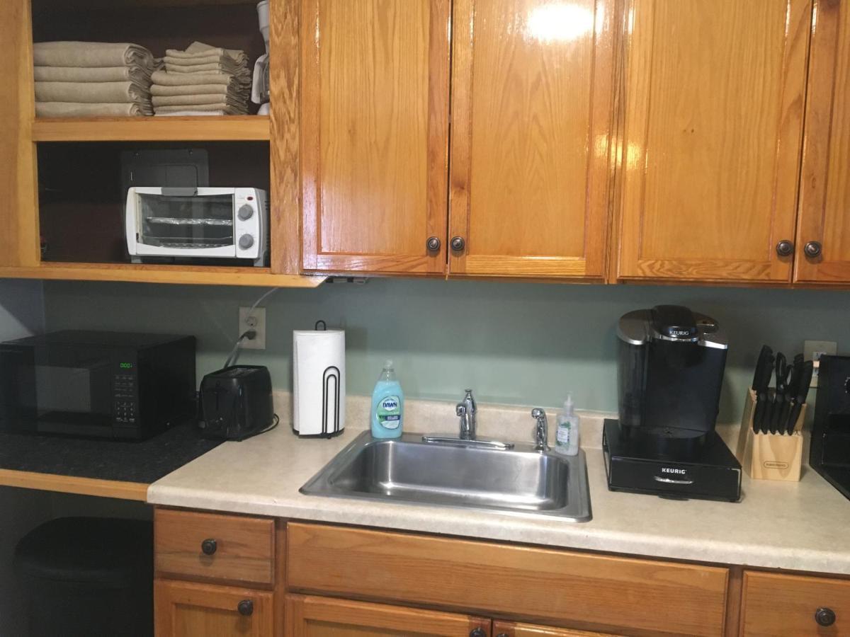 Home Away From Home, Recently Renovated North Troy ภายนอก รูปภาพ