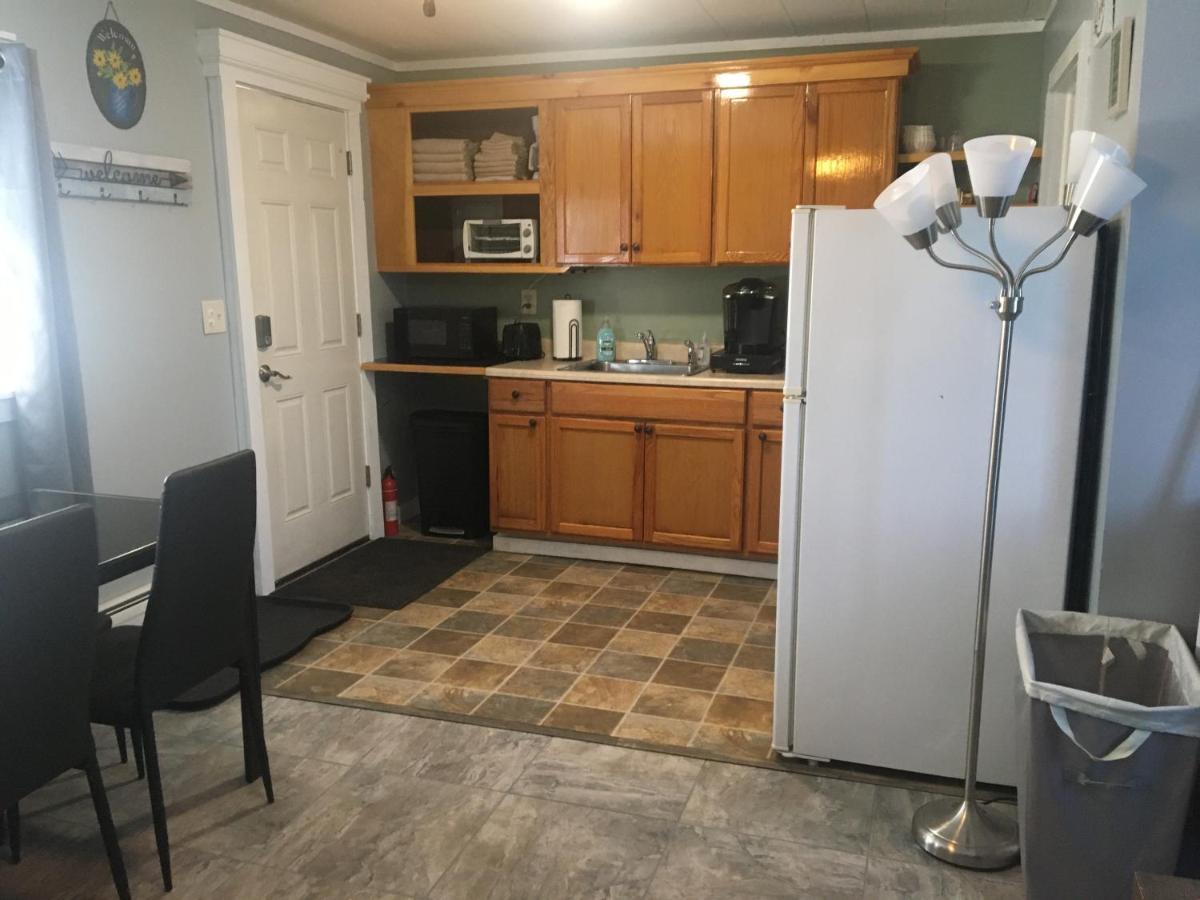Home Away From Home, Recently Renovated North Troy ภายนอก รูปภาพ