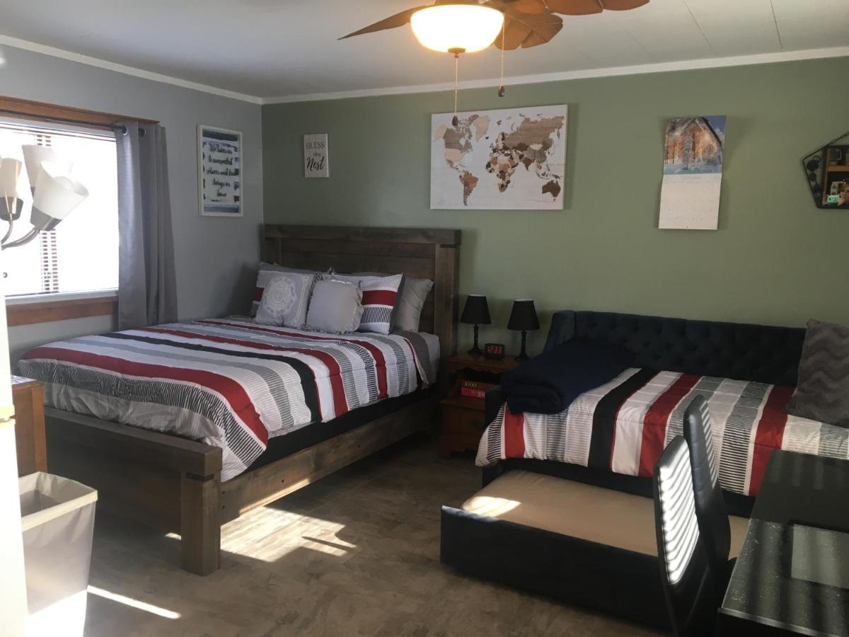 Home Away From Home, Recently Renovated North Troy ภายนอก รูปภาพ