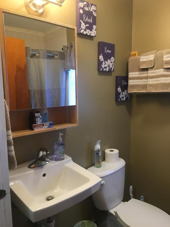 Home Away From Home, Recently Renovated North Troy ภายนอก รูปภาพ