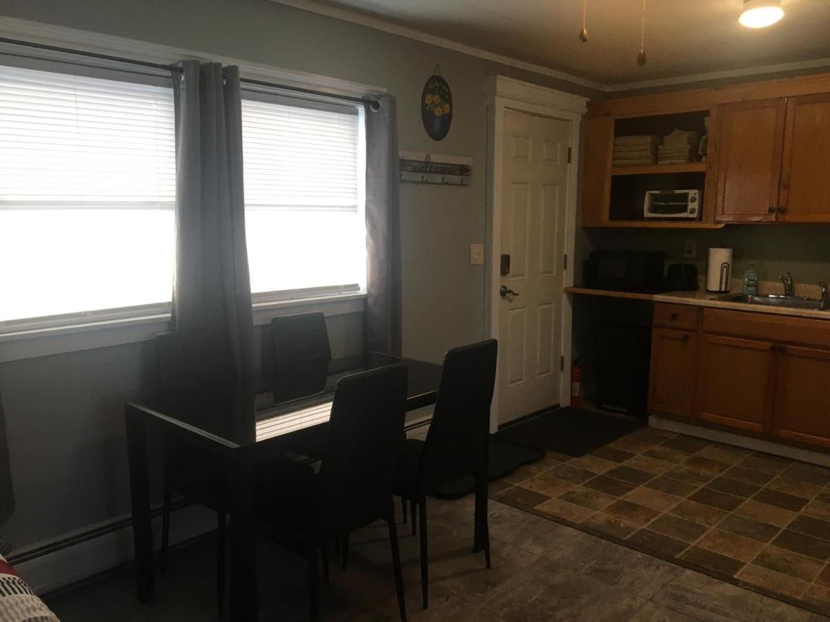 Home Away From Home, Recently Renovated North Troy ภายนอก รูปภาพ