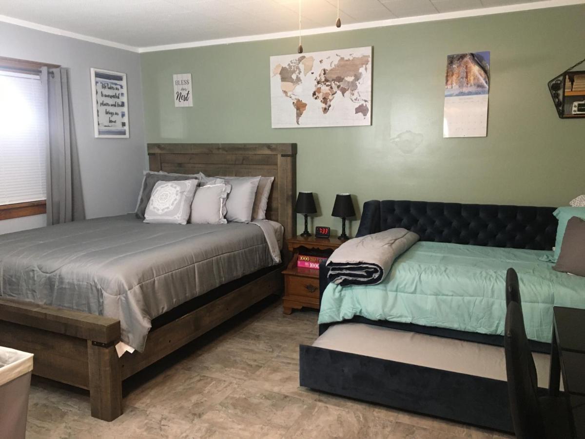 Home Away From Home, Recently Renovated North Troy ภายนอก รูปภาพ
