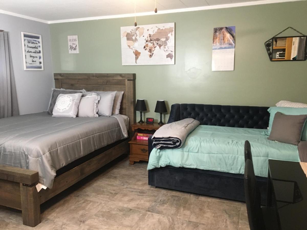 Home Away From Home, Recently Renovated North Troy ภายนอก รูปภาพ
