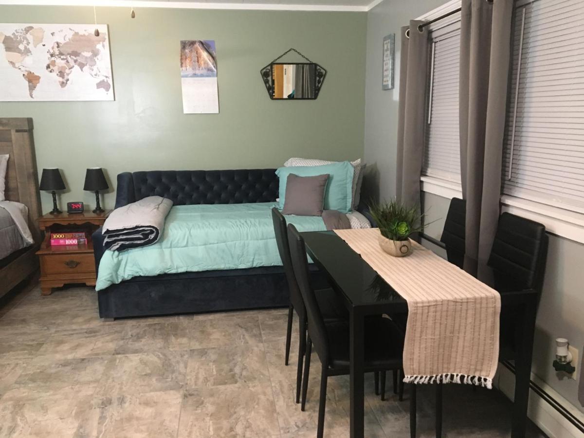Home Away From Home, Recently Renovated North Troy ภายนอก รูปภาพ